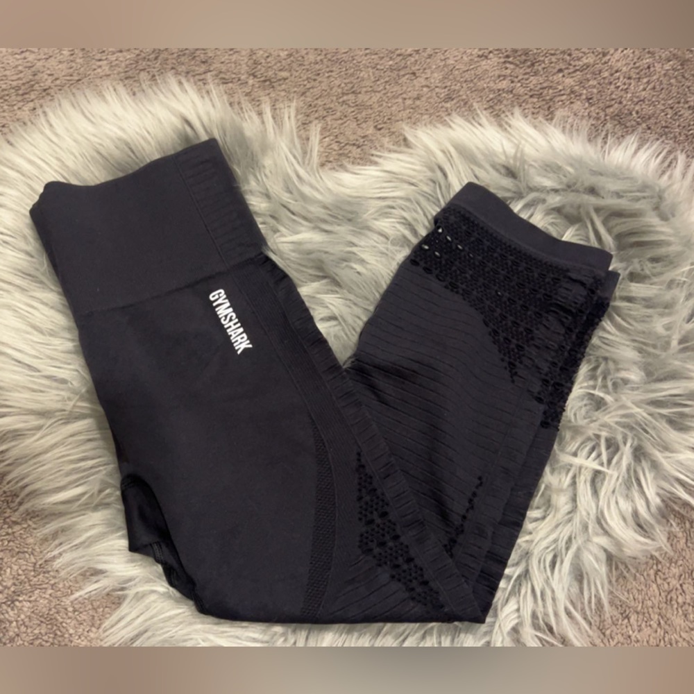 GYMSHARK CAPRI LEGGINGS.